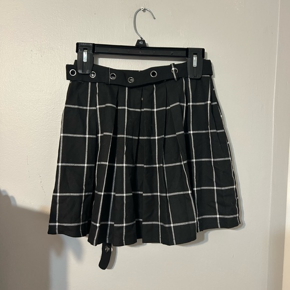Hot Topic Black and White Checkered Mini Skirt - Picture 3 of 3